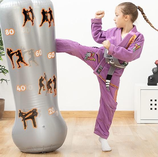 Aufblasbarer Boxsack für Kinder mit Ständer
