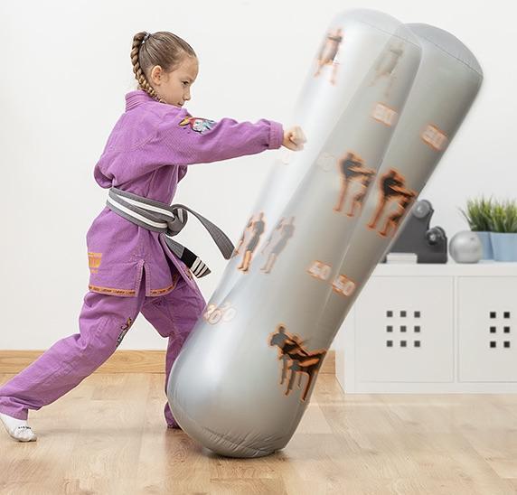 Aufblasbarer Boxsack für Kinder mit Ständer